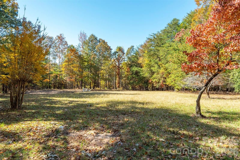 102 Weaver Mill Rd, Columbus, NC 28722
