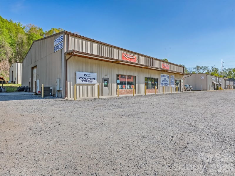 2466 Dellwood Rd, Waynesville, NC 28786
