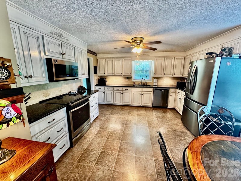 204 Brentwood Dr, Maiden, NC 28650
