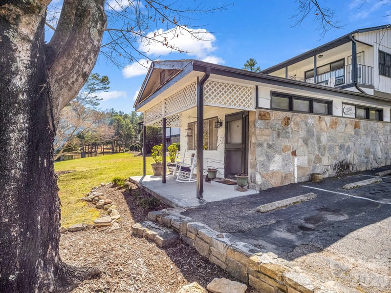 140 Old Mill Rd #214, Flat Rock, NC 28731