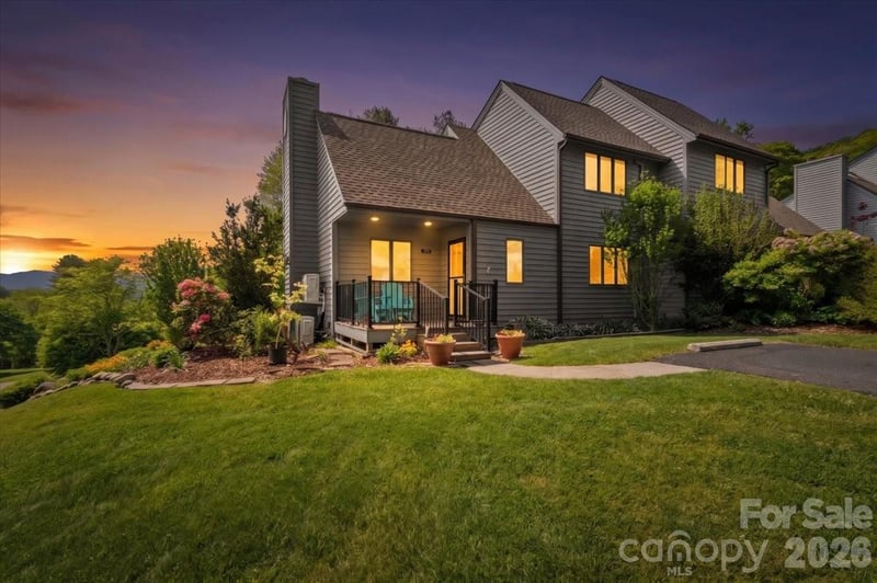 301 Robertson St, Burnsville, NC 28714