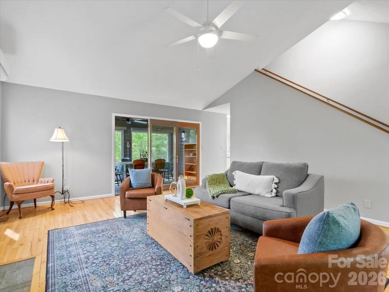 301 Robertson St, Burnsville, NC 28714
