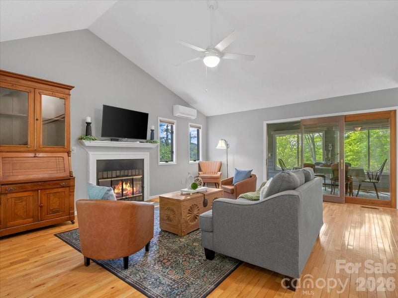 301 Robertson St, Burnsville, NC 28714