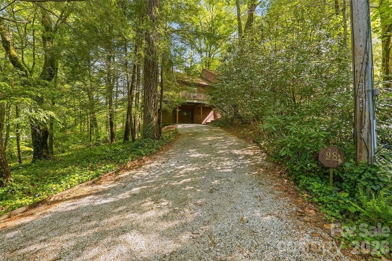 98 Skyline Dr, Hendersonville, NC 28791