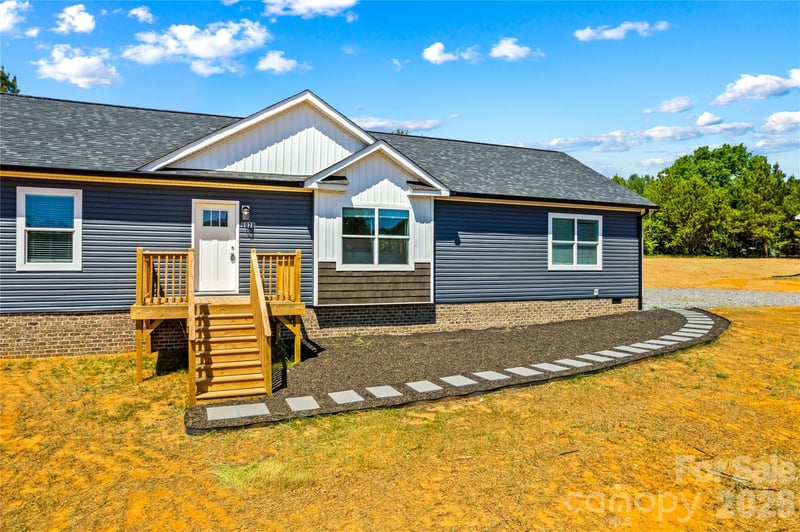 6028 Bridges St, Catawba, NC 28609