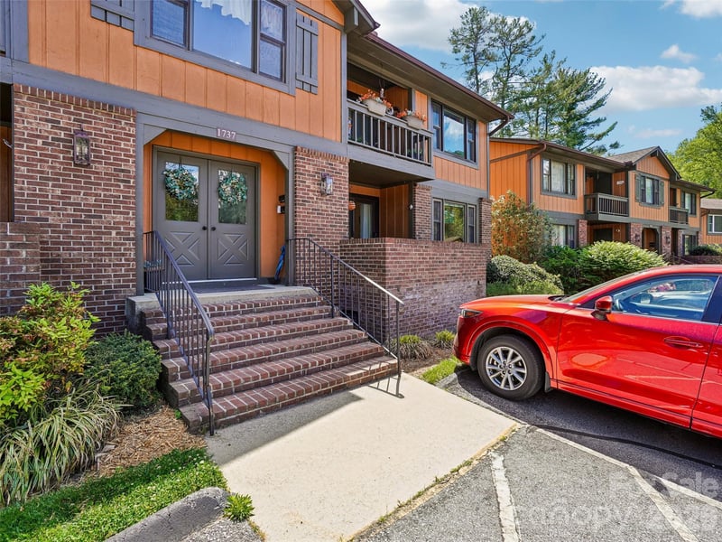 1737 Haywood Manor Rd #B, Hendersonville, NC 28791