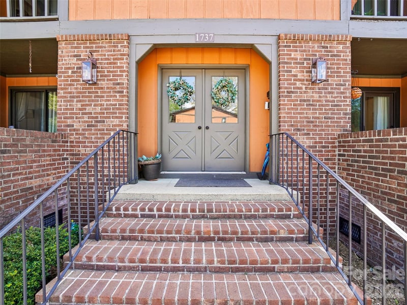 1737 Haywood Manor Rd #B, Hendersonville, NC 28791