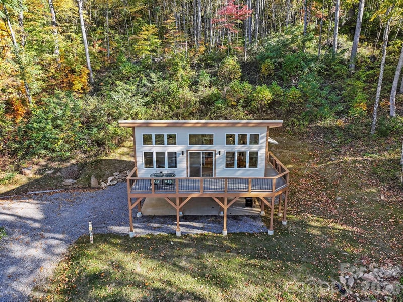 96 Old Cove Rd, Black Mountain, NC 28711