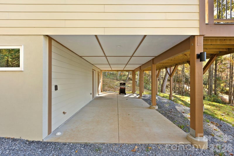 96 Old Cove Rd, Black Mountain, NC 28711