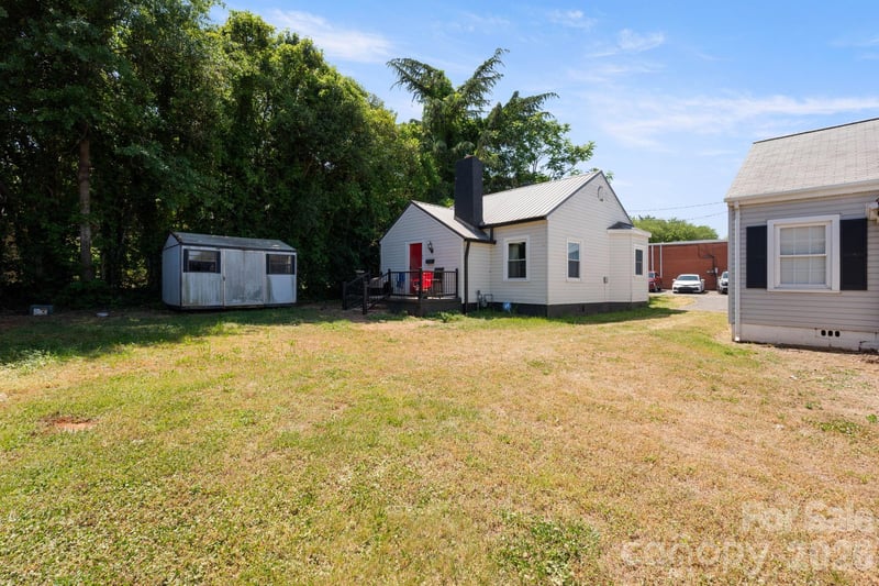 136 Broadway St, Forest City, NC 28043