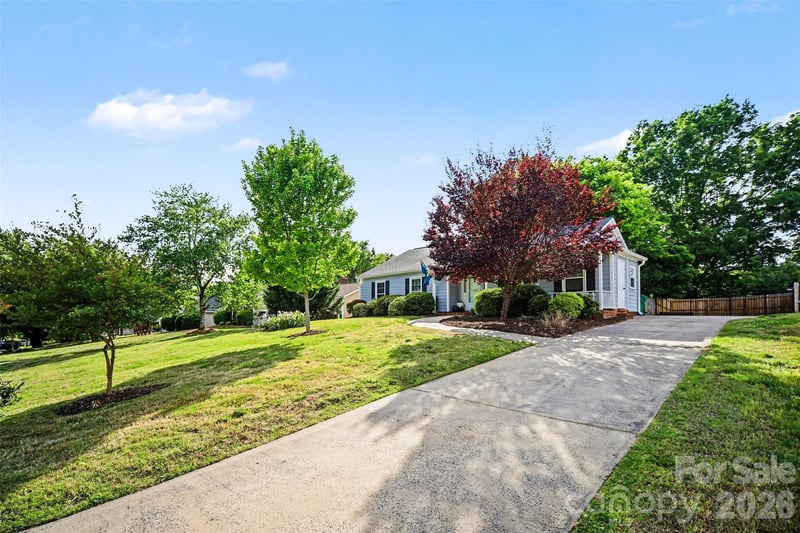 2706 Lytham Dr, Charlotte, NC 28210