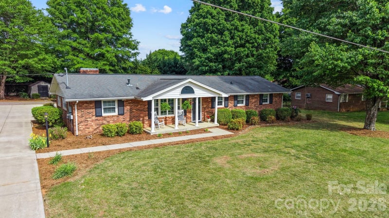 3328 Sulphur Springs Rd, Hickory, NC 28601