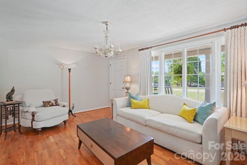 3328 Sulphur Springs Rd, Hickory, NC 28601