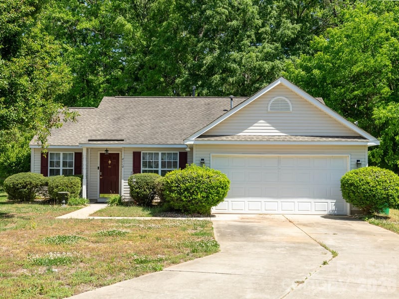 8110 Slickrock Cir, Charlotte, NC 28215