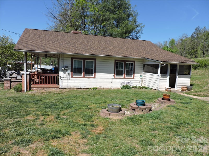4 Carter Rd, Weaverville, NC 28787