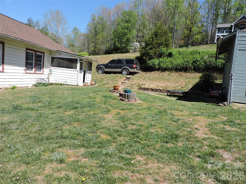 4 Carter Rd, Weaverville, NC 28787