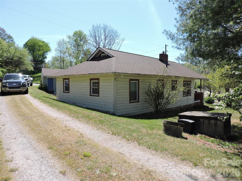 4 Carter Rd, Weaverville, NC 28787