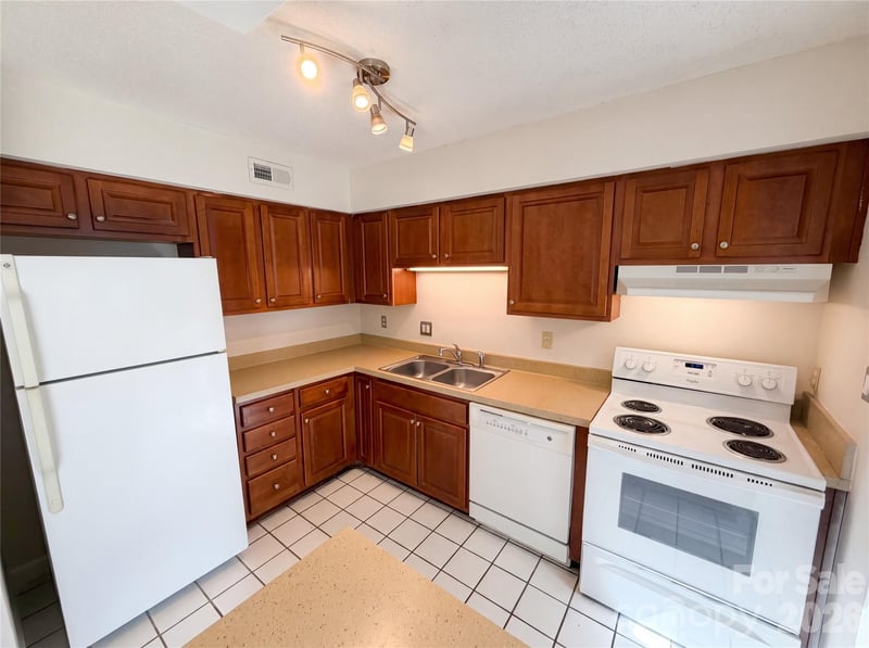 2020 Stoney Point Ln #59, Charlotte, NC 28210