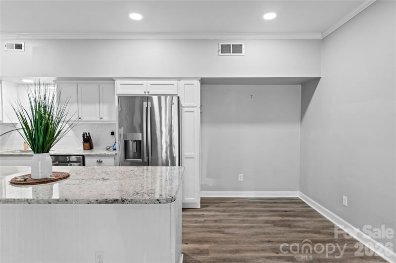 376 Meadows Cir, Winston Salem, NC 27104
