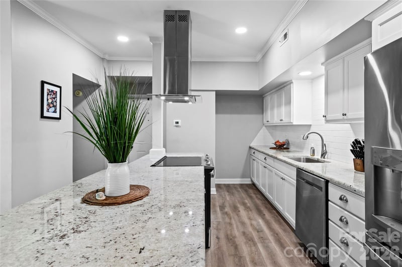 376 Meadows Cir, Winston Salem, NC 27104