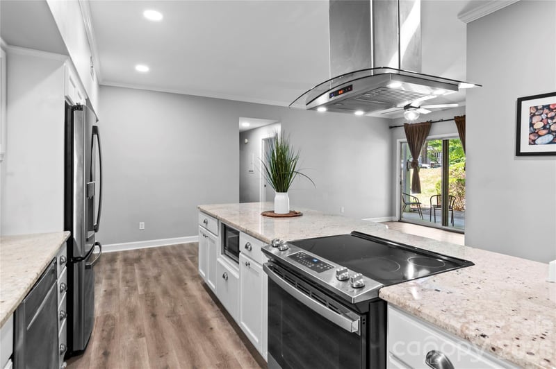 376 Meadows Cir, Winston Salem, NC 27104