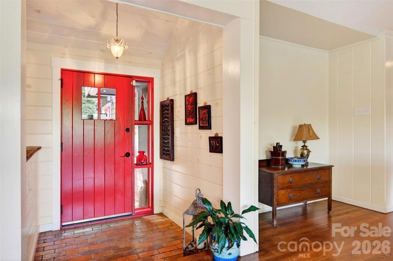 75 Old Lakey Gap Rd, Black Mountain, NC 28711