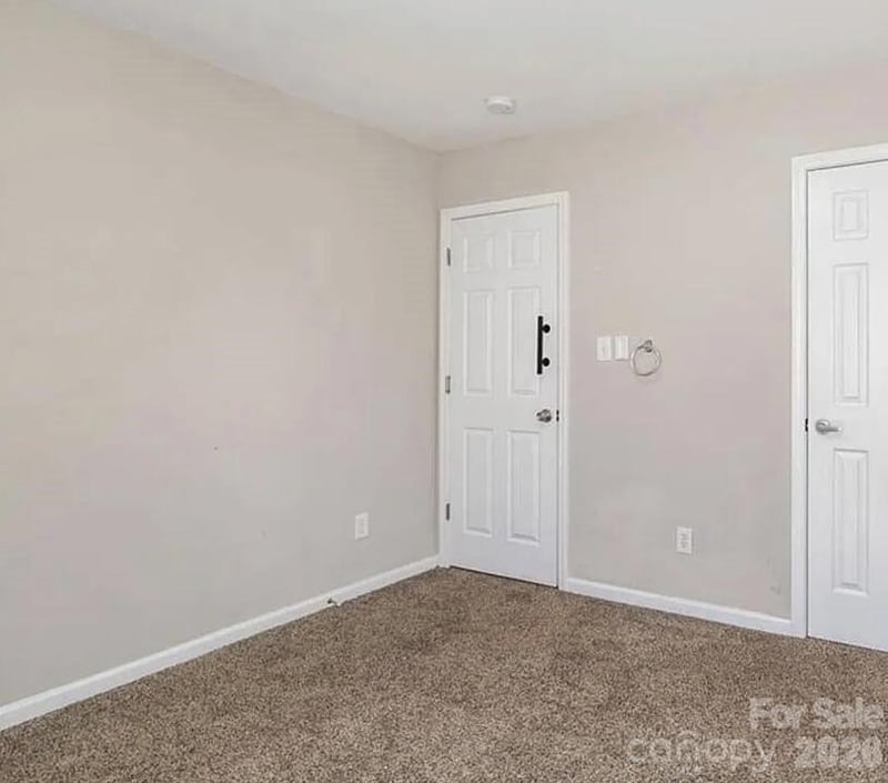 1212 Oakdale Commons Ct, Charlotte, NC 28216