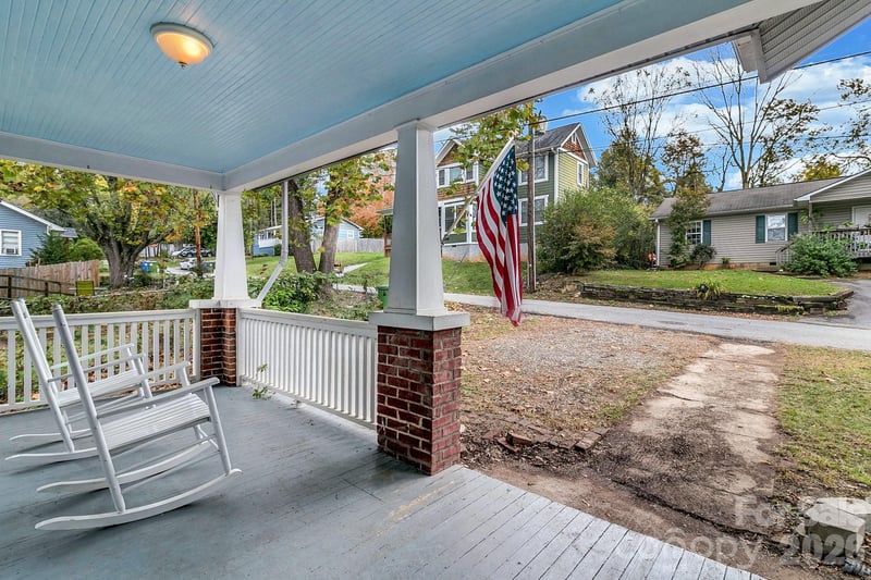 5 Main St, Asheville, NC 28803