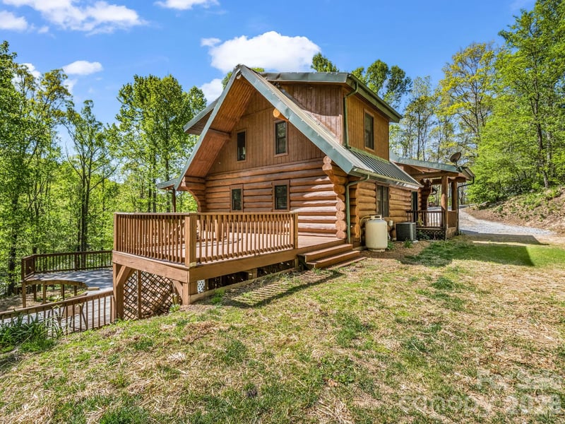 170 Old Mountain Ps, Hendersonville, NC 28792