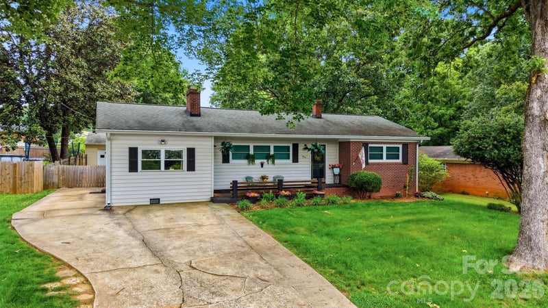 904 15th St, Conover, NC 28613