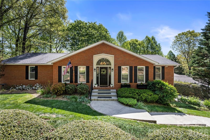 1801 Riverview Ct, Hendersonville, NC 28739