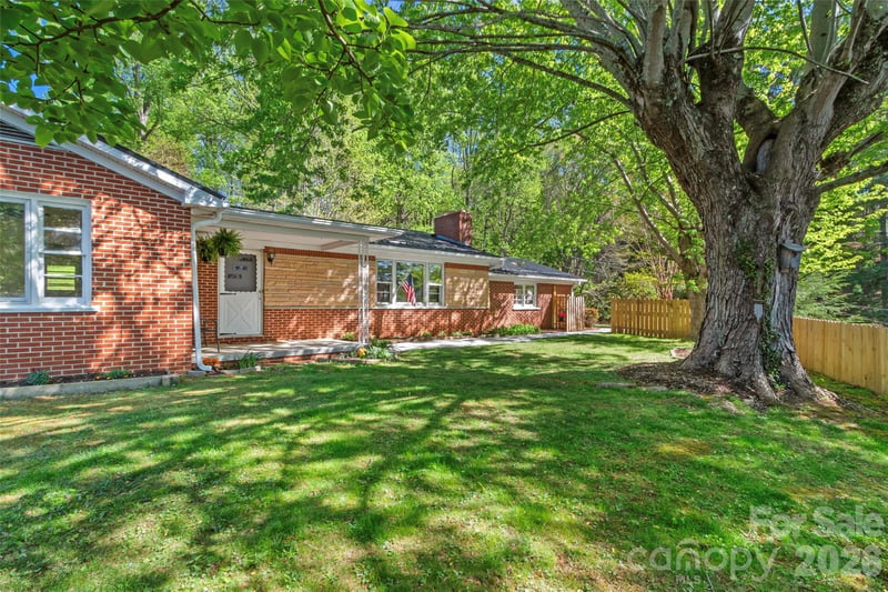 309 Presnell St, Burnsville, NC 28714