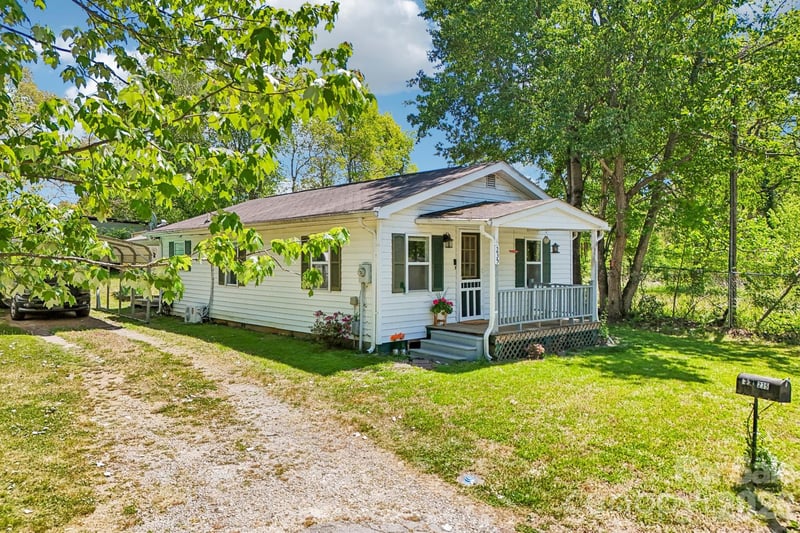 235 Gull Ave #431, East Flat Rock, NC 28726