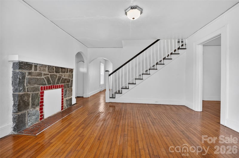 3833 1st Ave, Hickory, NC 28602