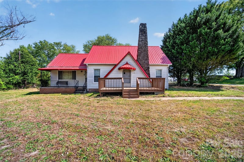 3833 1st Ave, Hickory, NC 28602