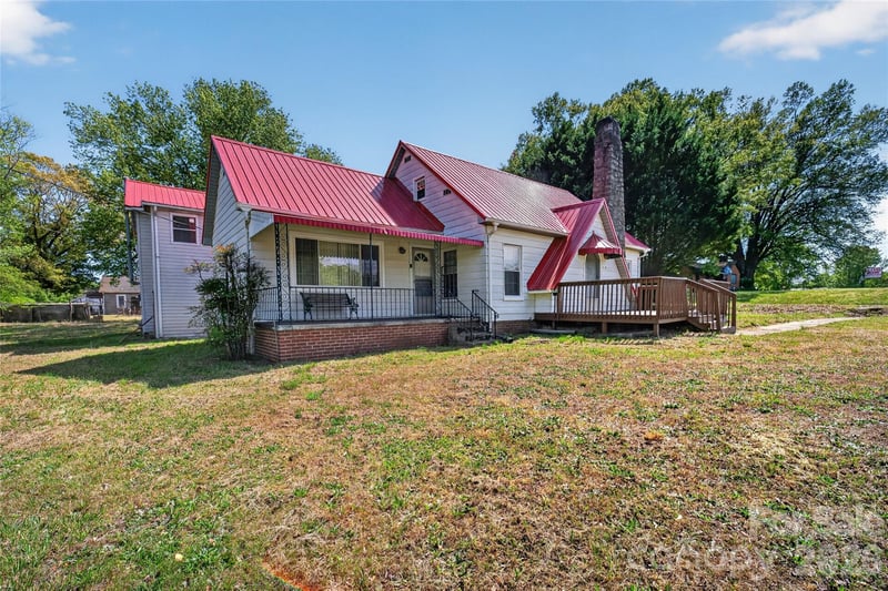 3833 1st Ave, Hickory, NC 28602