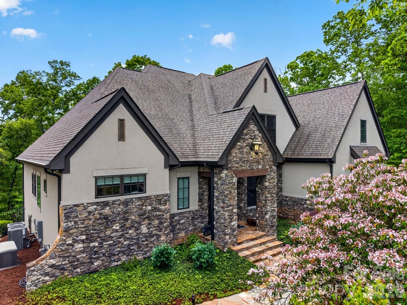 671 Mills River Way, Horse Shoe, NC 28742