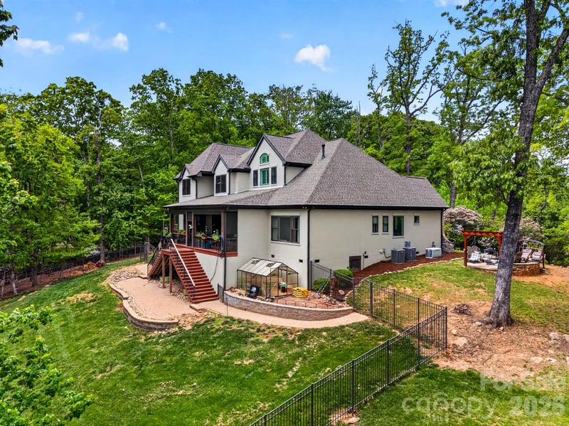 671 Mills River Way, Horse Shoe, NC 28742
