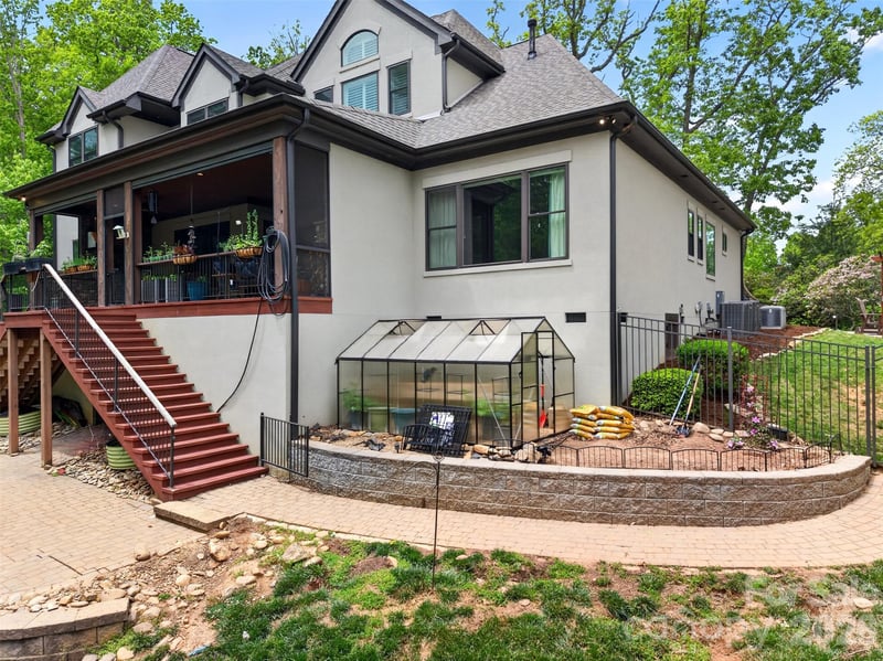 671 Mills River Way, Horse Shoe, NC 28742