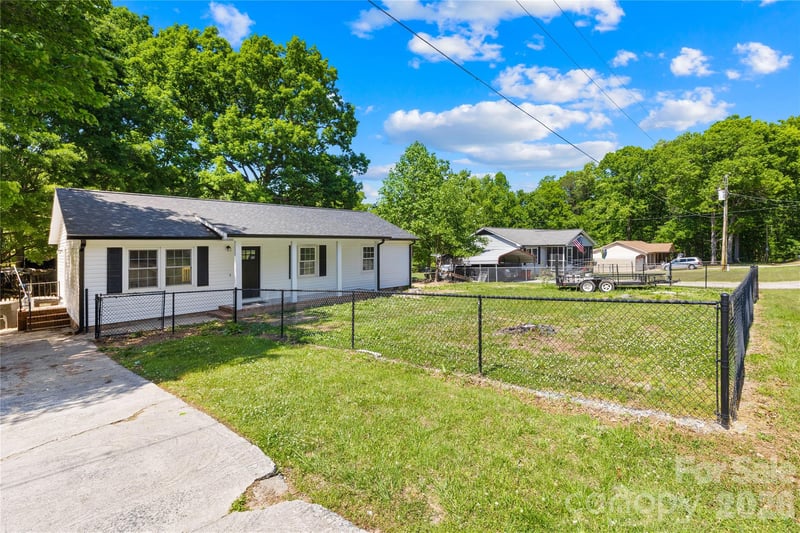 4307 Freeport Dr, Gastonia, NC 28052