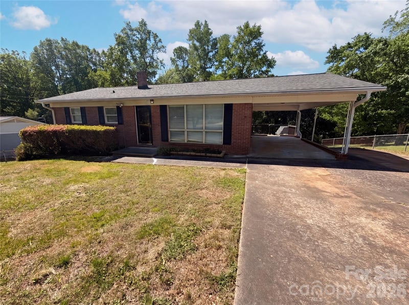 2431 Lynn Dr, Gastonia, NC 28054