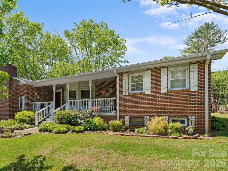 4 Forge Dr, Mills River, NC 28759