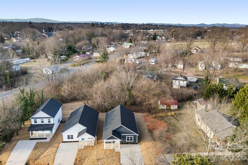 1558 7th Avenue Dr, Hickory, NC 28602