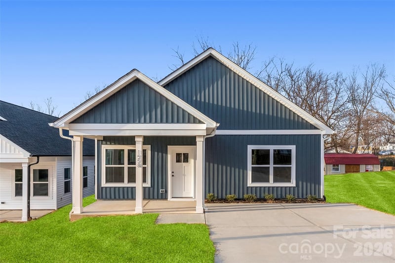 1558 7th Avenue Dr, Hickory, NC 28602