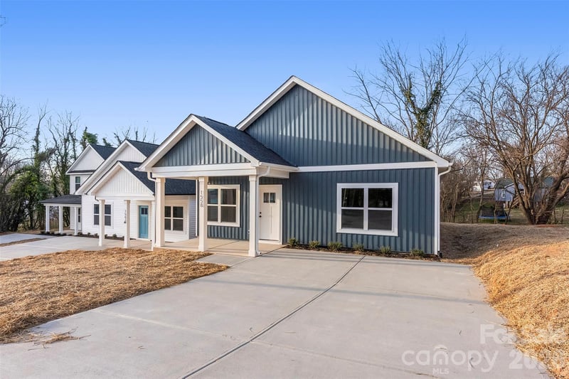1558 7th Avenue Dr, Hickory, NC 28602