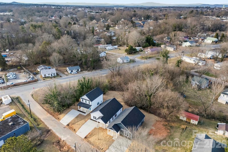 1558 7th Avenue Dr, Hickory, NC 28602