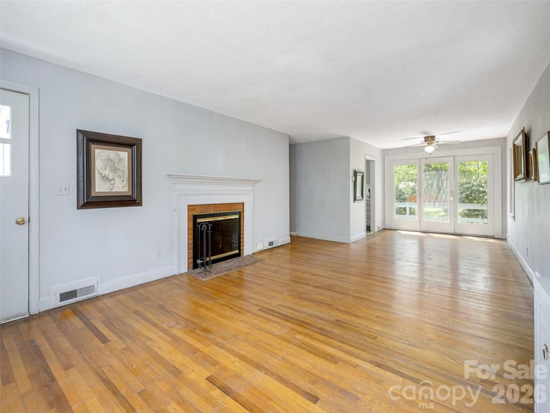 508 Higate Rd, Hendersonville, NC 28791