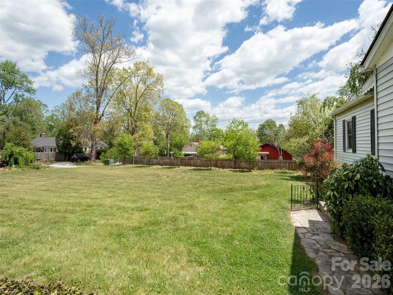 508 Higate Rd, Hendersonville, NC 28791