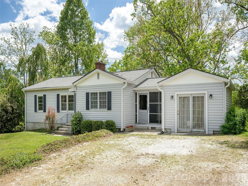508 Higate Rd, Hendersonville, NC 28791
