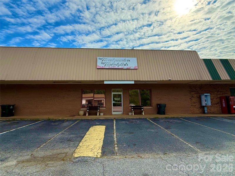 135 Fairway Shopping Center St, Hudson, NC 28638